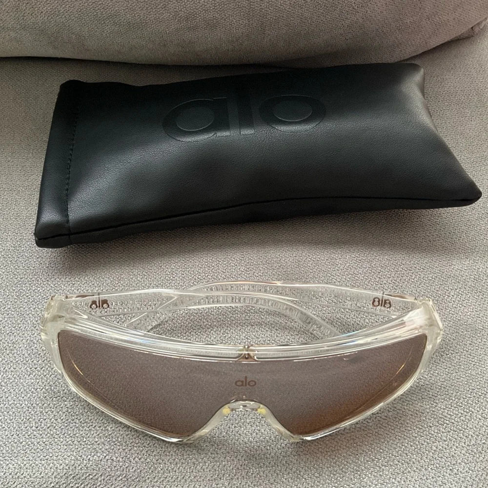 Alo Yoga Infamous Sunglasses Chrome Shiny/Clear